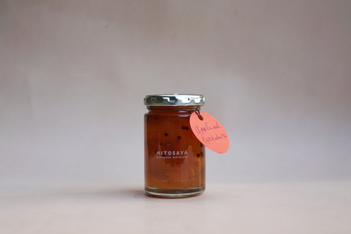 APPLE AND JAPANESE PEPPER JAM / りんごとフウトウカズラのジャム