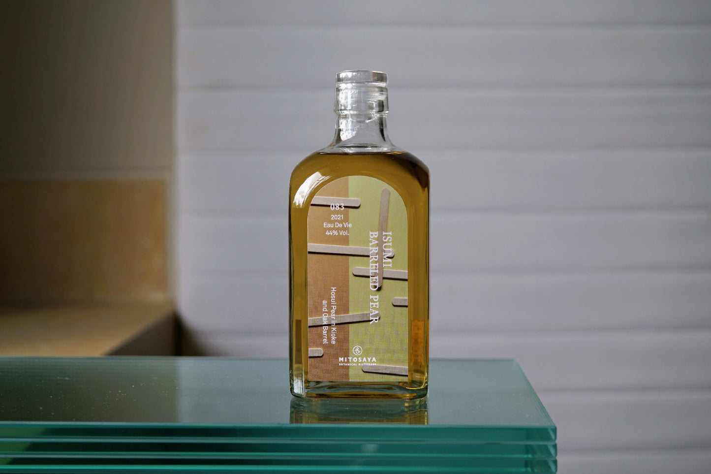 083 ISUMI BARRELED PEAR